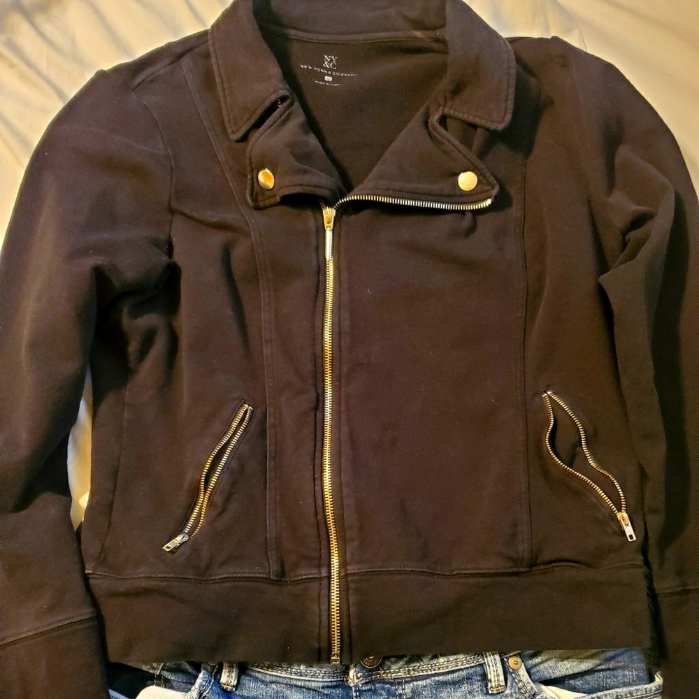 Short offset zipper jacket